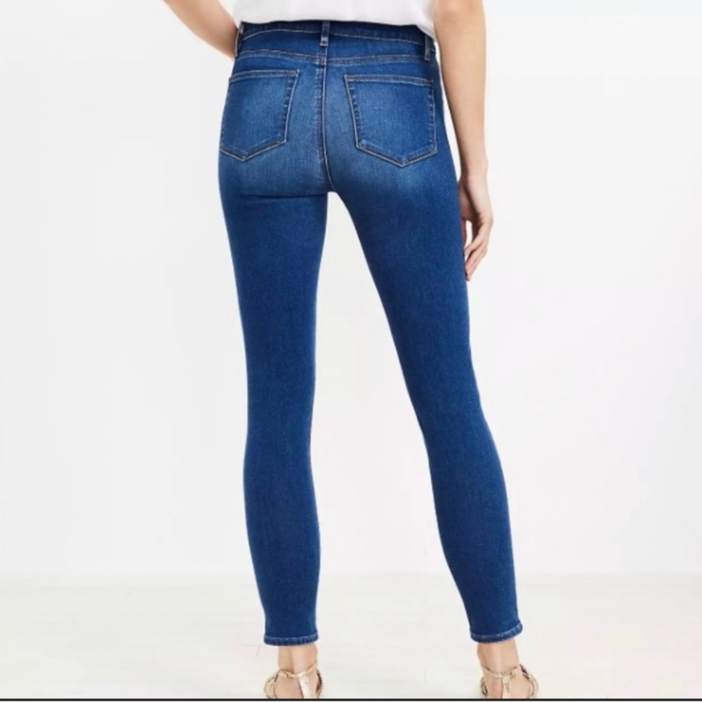 LOFT Denim The Skinny Crop Jeans.. size: 30/10P